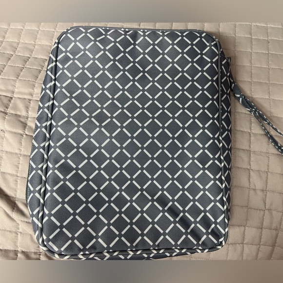 Padded Organizer - Picture 5 of 11
